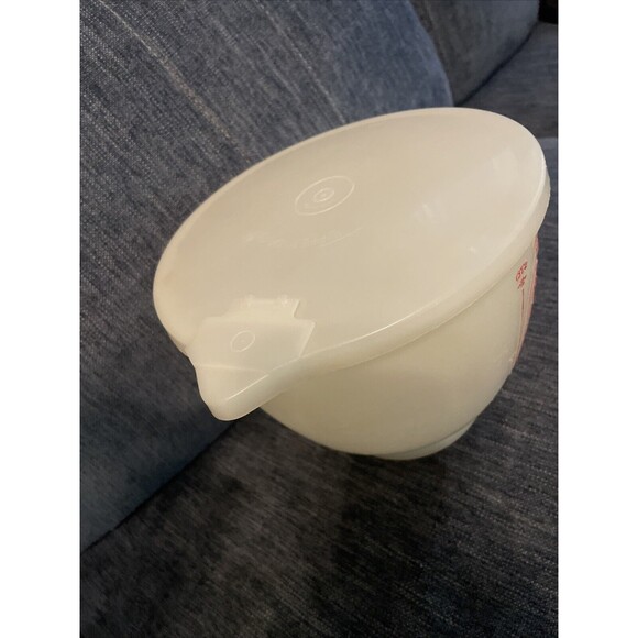 Vintage Tupperware Mix and Store 8 Cups 2 Qt Measuring Bowl Pitcher w/Lid - Picture 2 of 7